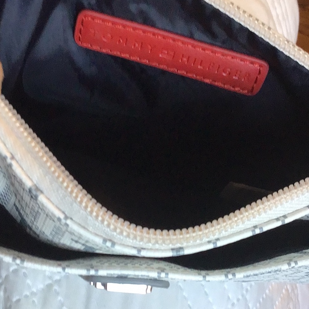 Tommy Hilfiger White and Light Gray Monogram Wristlet - Picture 5 of 5
